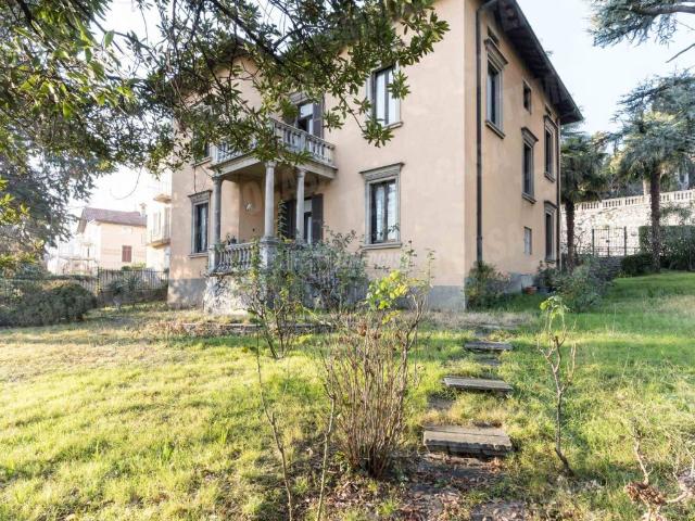 Villa Indipendente in vendita a Alzano Sopra, Alzano Lombardo