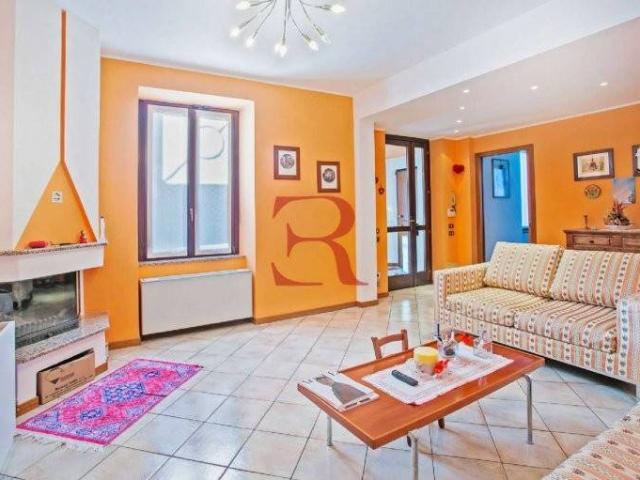 Villa Indipendente in vendita a Alzano Lombardo, Lombardia