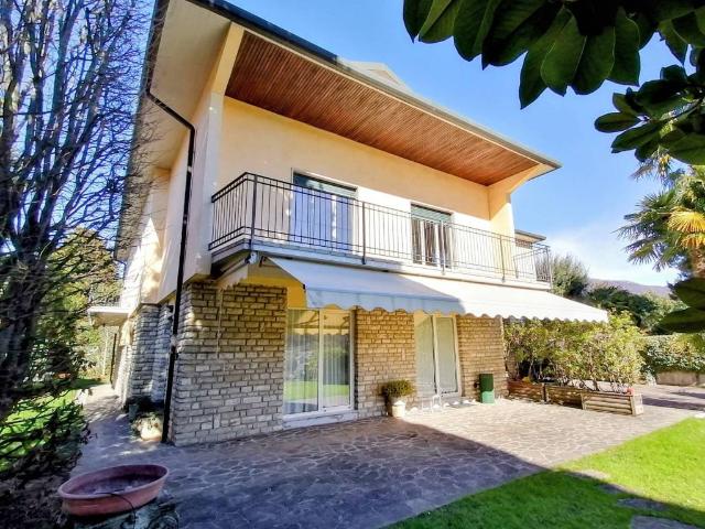 Villa Indipendente in vendita a Alzano Lombardo, Lombardia