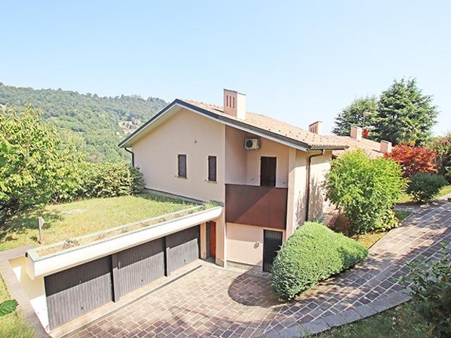 Villa Indipendente in vendita a Grumello, Alzano Lombardo