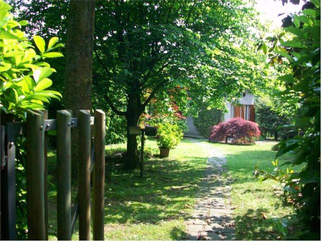 Villa Indipendente in vendita a Alzate Brianza, Lombardia