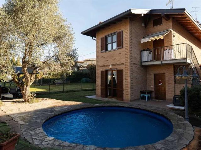Villa Indipendente in vendita a Alzate Brianza, Lombardia