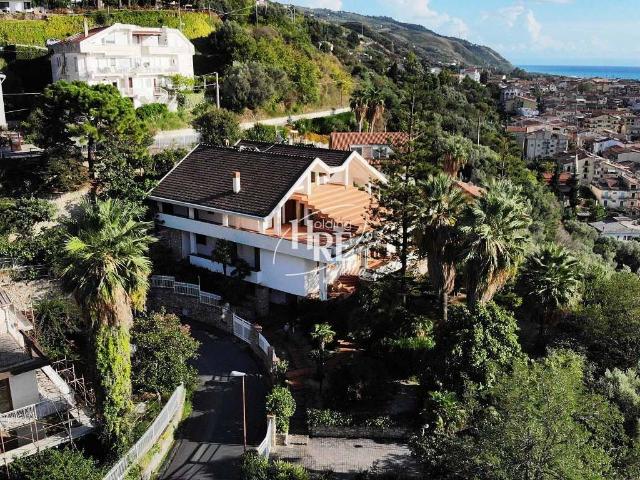 Villa Indipendente in vendita a Amantea Paese, Calabria