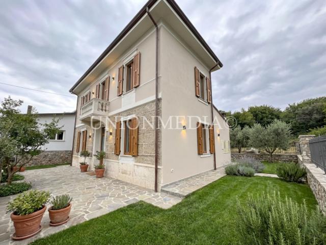 Villa Indipendente in vendita a Ameglia, Liguria