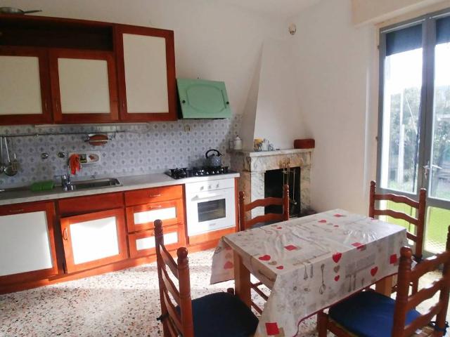 Villa Indipendente in vendita a Ameglia, Liguria