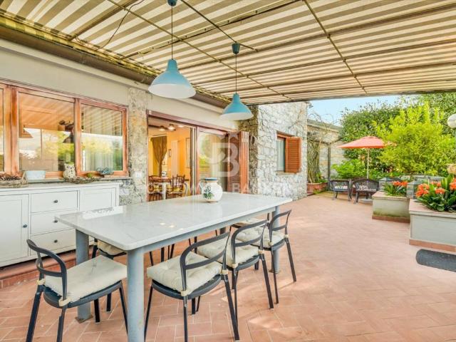 Villa Indipendente in vendita a Ameglia, Liguria