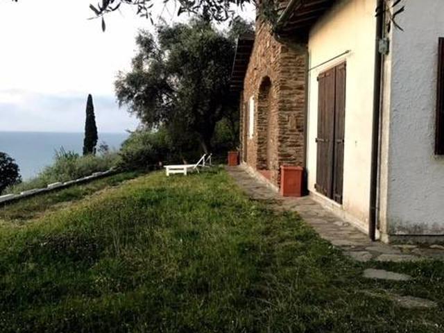 Villa Indipendente in vendita a Ameglia, Liguria