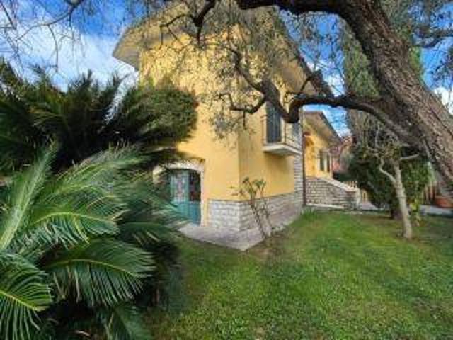 Villa Indipendente in vendita a Ameglia, Liguria