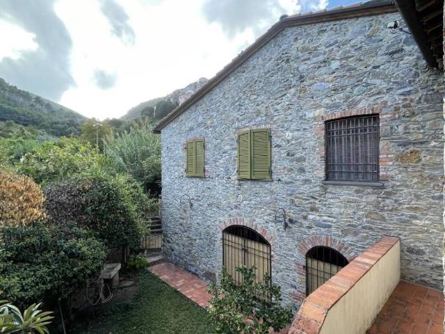 Villa Indipendente in vendita a Cafaggio, Ameglia