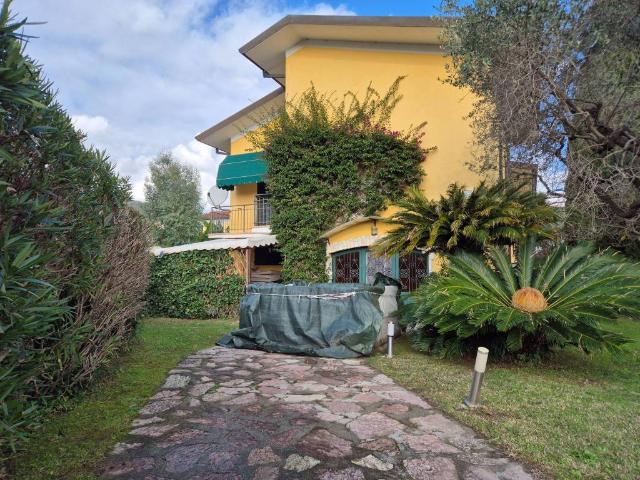Villa Indipendente in vendita a Montemarcello Belvedere, Ameglia