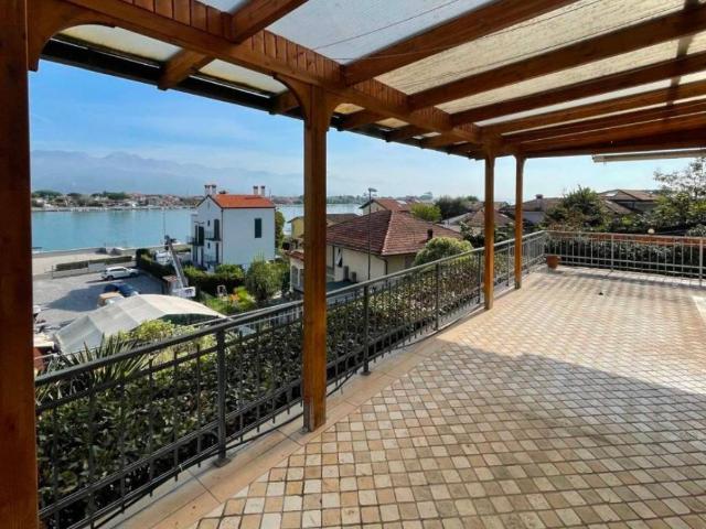 Villa Indipendente in vendita a Ameglia, Liguria