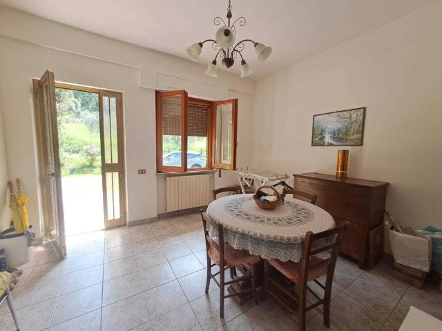 Villa Indipendente in vendita a Amelia, Terni