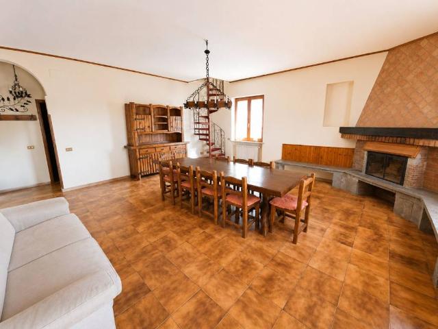 Villa Indipendente in vendita a Anagni, Lazio