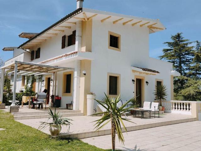 Villa Indipendente in vendita a Ancona