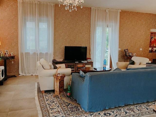 Villa Indipendente in vendita a Baraccola Ovest, Marche