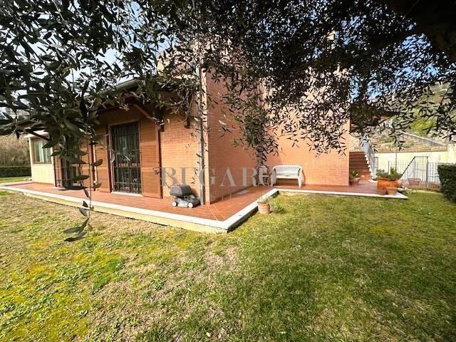 Villa Indipendente in vendita a Brecce Bianche, Marche