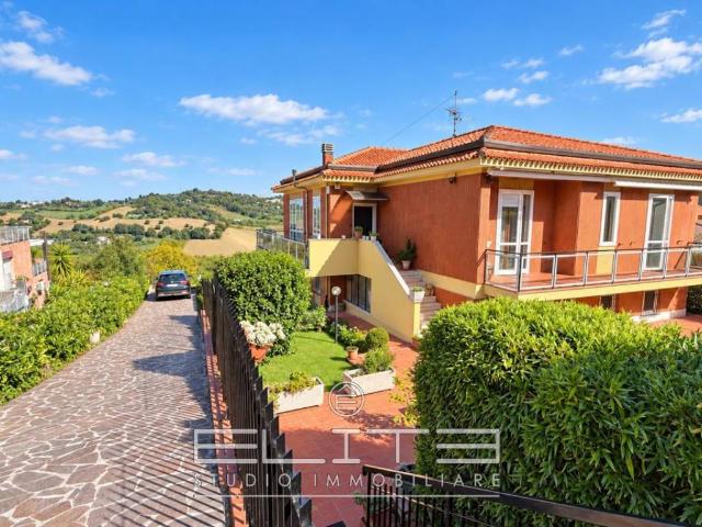 Villa Indipendente in vendita a Le Grazie, Ancona