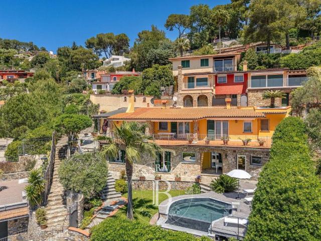 Villa Indipendente in vendita a Andora, Liguria