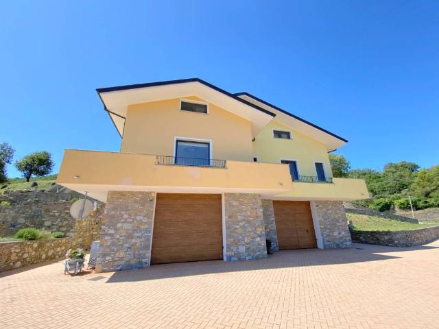Villa Indipendente in vendita a Andora, Liguria