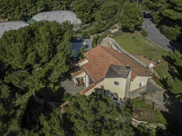 Villa Indipendente in vendita a Andora, Liguria