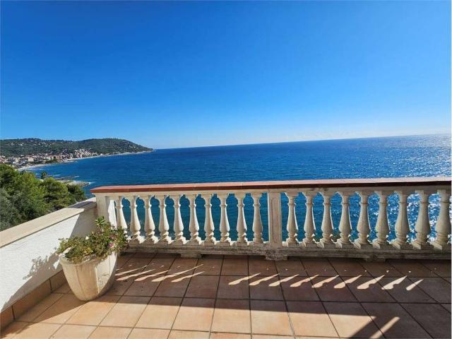 Villa Indipendente in vendita a Capo Mimosa, Cervo