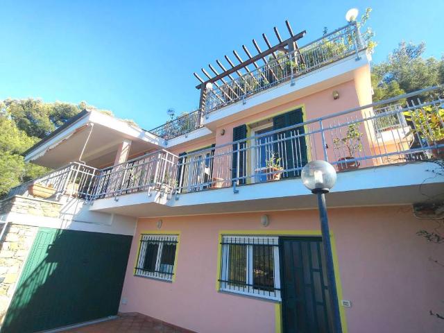 Villa Indipendente in vendita a Andora, Liguria