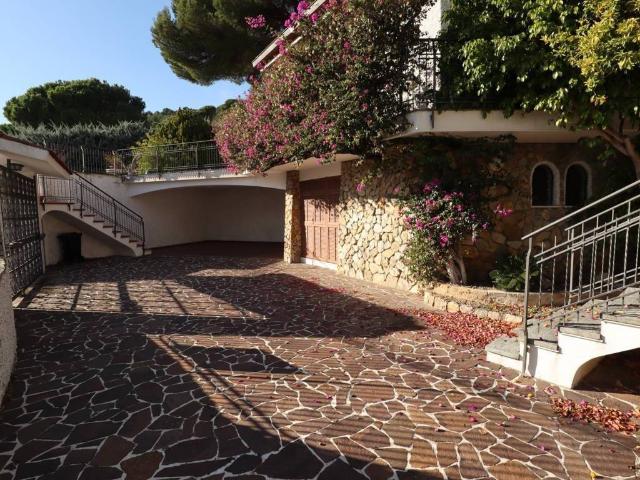 Villa Indipendente in vendita a Andora, Liguria