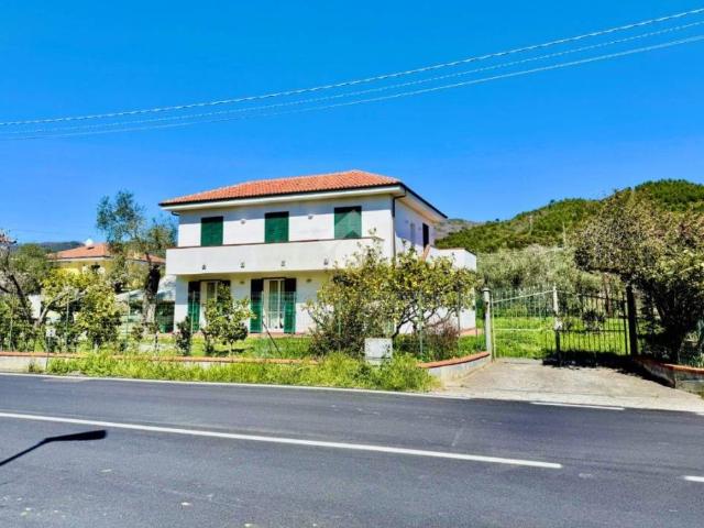 Villa Indipendente in vendita a Andora, Liguria