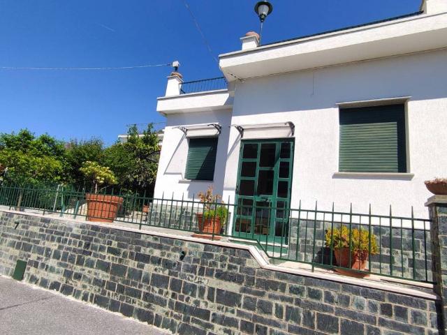 Villa Indipendente in vendita a Andora, Liguria