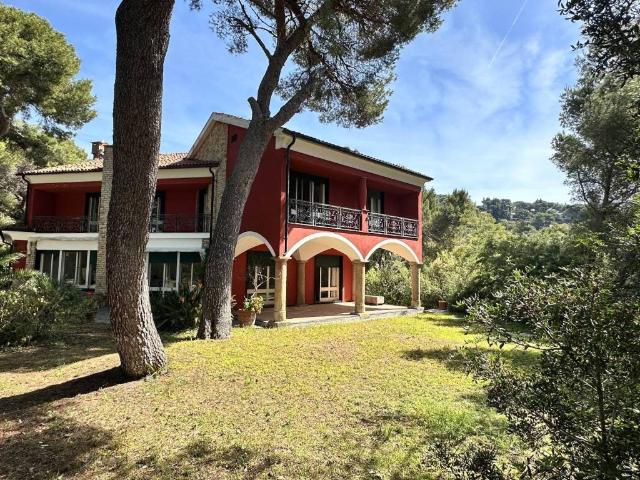 Villa Indipendente in vendita a Andora, Liguria