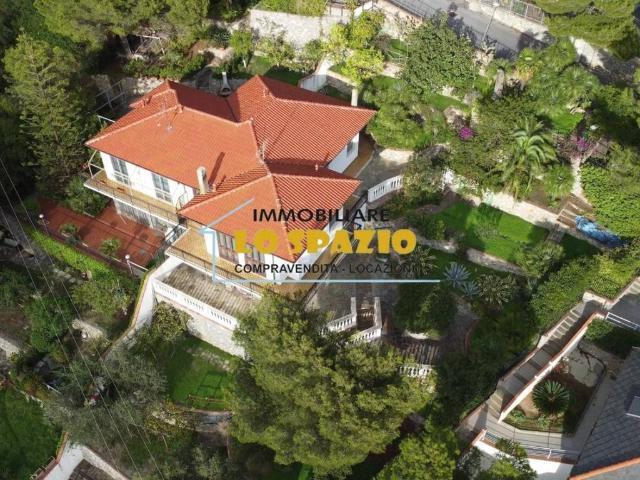 Villa Indipendente in vendita a Andora, Liguria