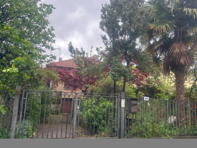 Villa Indipendente in vendita a Angera, Lombardia