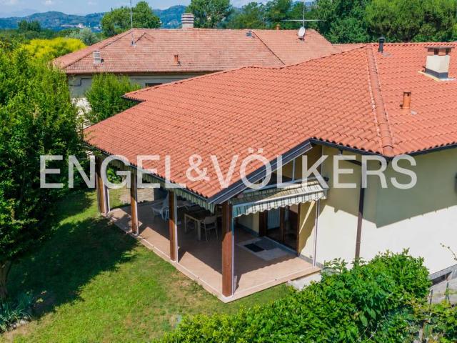 Villa Indipendente in vendita a Campaccino, Angera