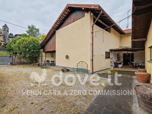Villa Indipendente in vendita a Angera, Varese