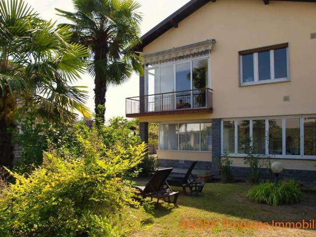 Villa Indipendente in vendita a Cascina Padova, Angera