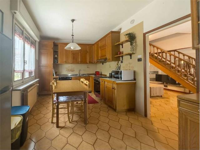 Villa Indipendente in vendita a Campaccino, Angera