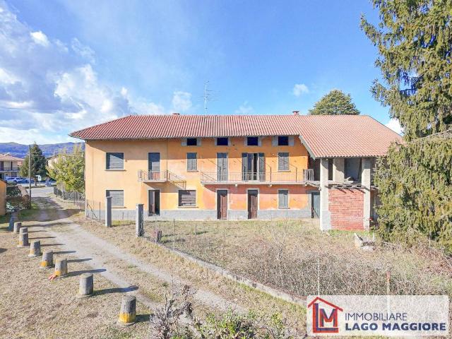 Villa Indipendente in vendita a Campaccino, Angera