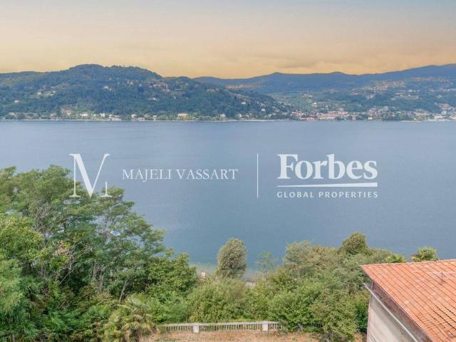 Villa Indipendente in vendita a Angera, Lombardia