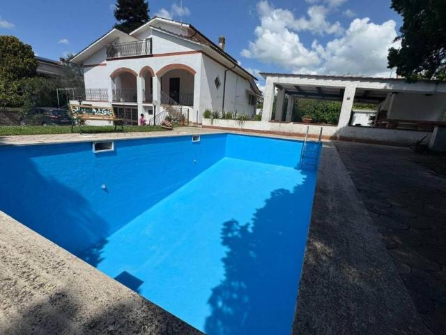 Villa Indipendente in vendita a Residenza Claudia, Roma Capitale