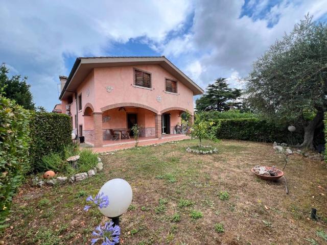 Villa Indipendente in vendita a Residenza Claudia, Roma Capitale
