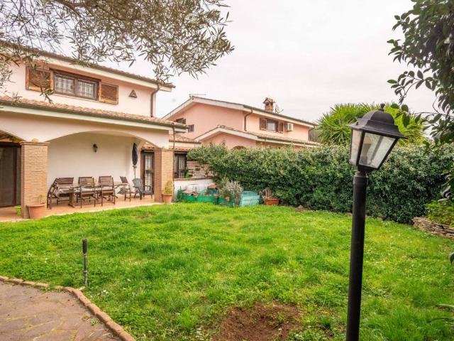 Villa Indipendente in vendita a Roma Capitale, Lazio