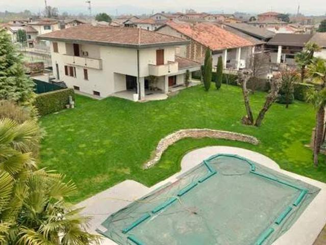 Villa Indipendente in vendita a Antegnate, Bergamo