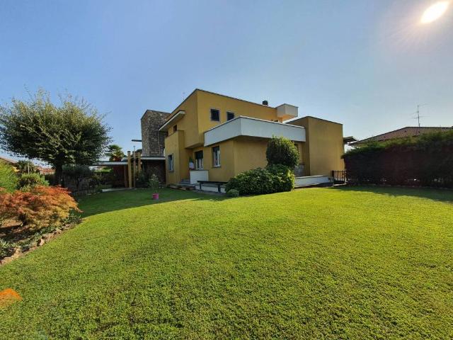 Villa Indipendente in vendita a Antegnate, Bergamo
