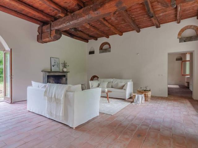 Villa Indipendente in vendita a Anzano Del Parco, Lombardia