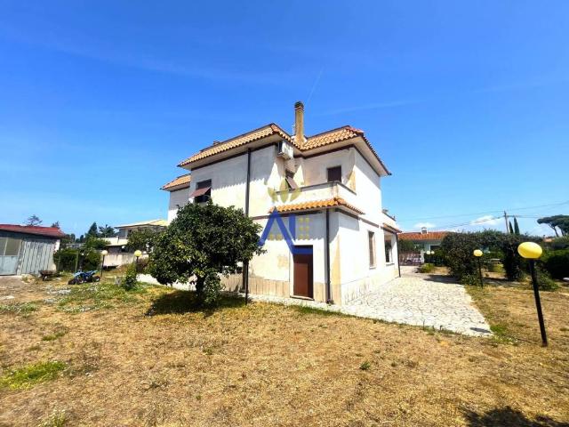 Villa Indipendente in vendita a Lavinio Stazione, Roma Capitale