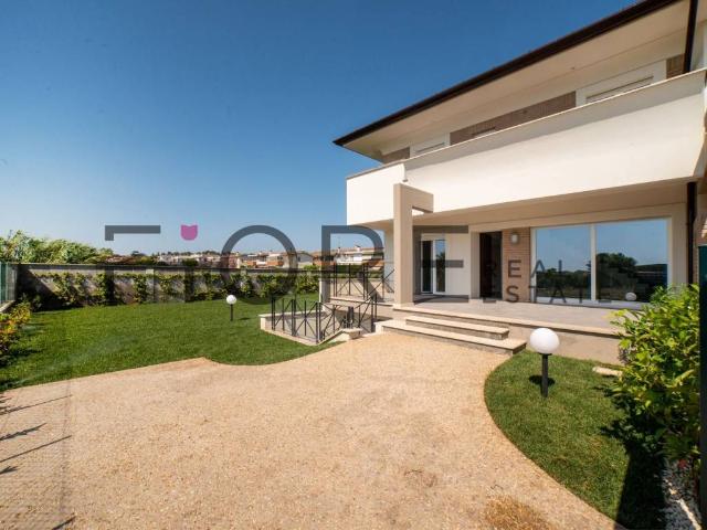 Villa Indipendente in vendita a Piscinari, Roma Capitale