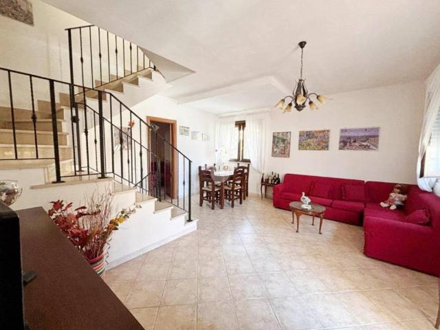 Villa Indipendente in vendita a Lido di Marechiaro, Roma Capitale
