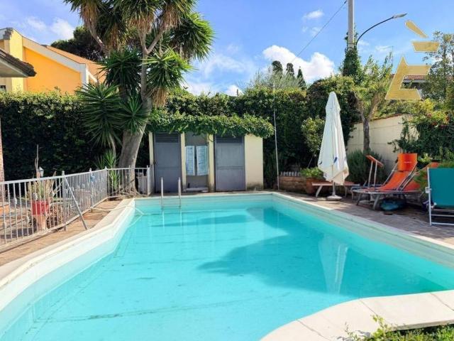 Villa Indipendente in vendita a Roma Capitale, Lazio