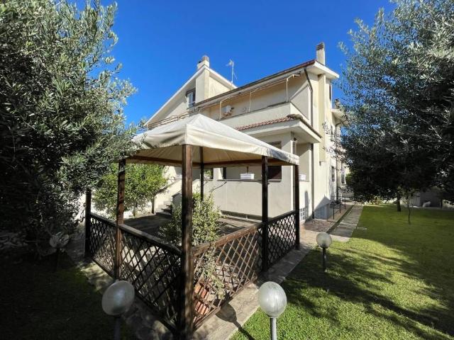 Villa Indipendente in vendita a Lavinio Stazione, Roma Capitale