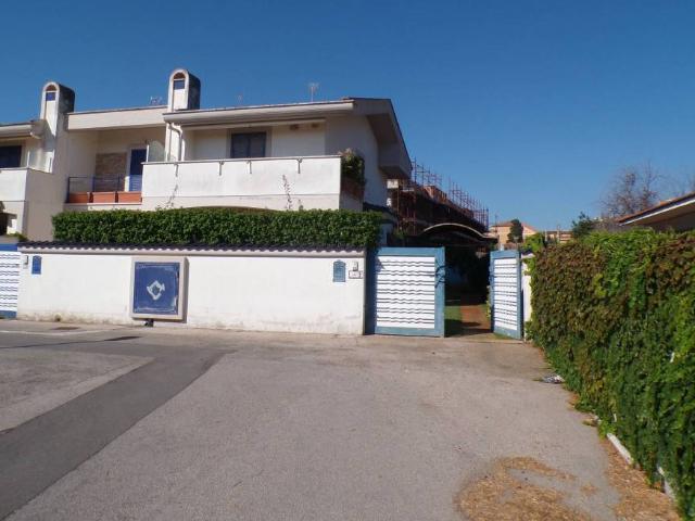 Villa Indipendente in vendita a Lido di Enea, Roma Capitale